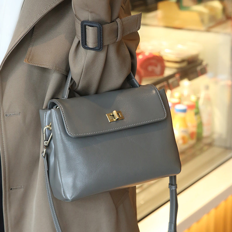Women's Genuine Leather High-grade Retro Fashion Commuter Women's Messenger Bag