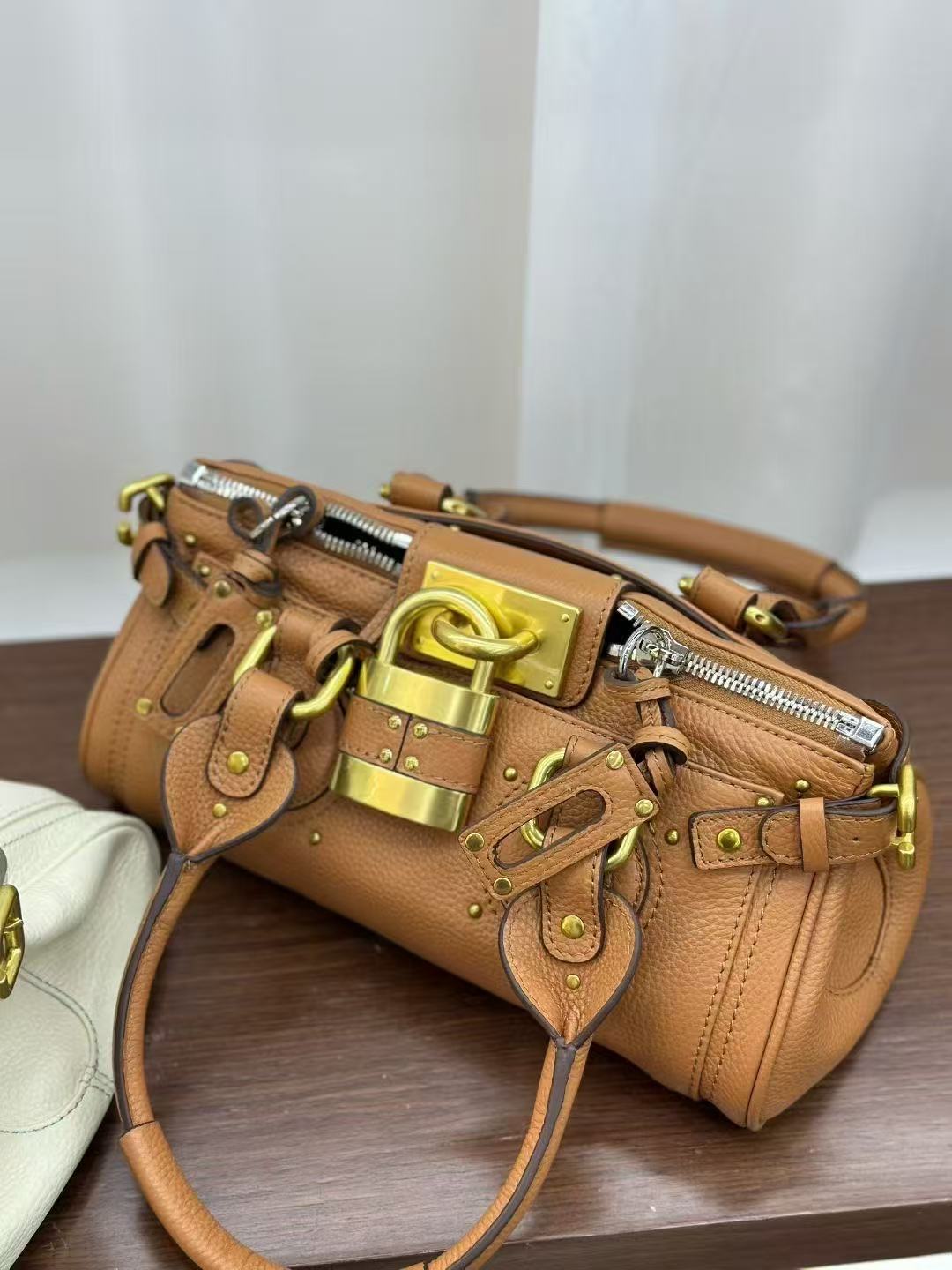 Classic Chinese Style Niche Retro Fashion Distressed Chloe Paddington Portable Women's Handbag