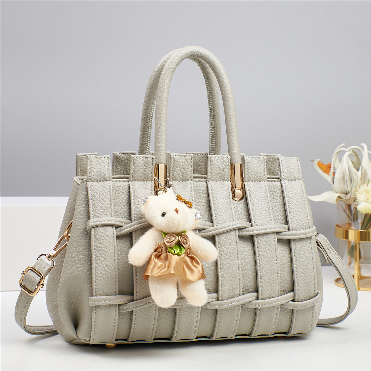 Innovative Women's Large Capacity Fashion Hand-woven Women's Shoulder Bag