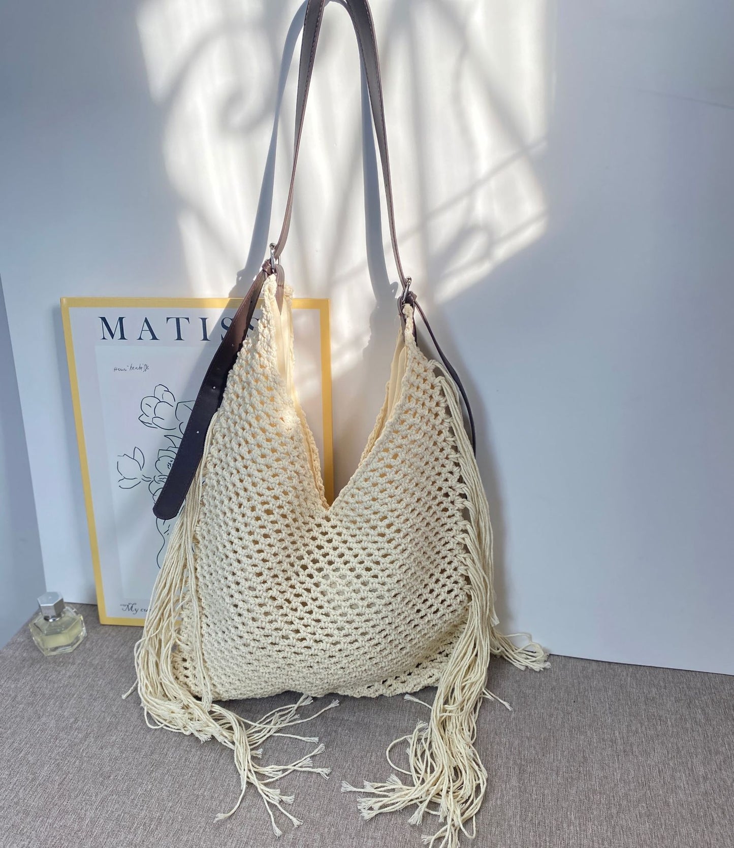 Women's Retro Tassel Hollow Beach Commuter Fashionable Women's Shoulder Bag