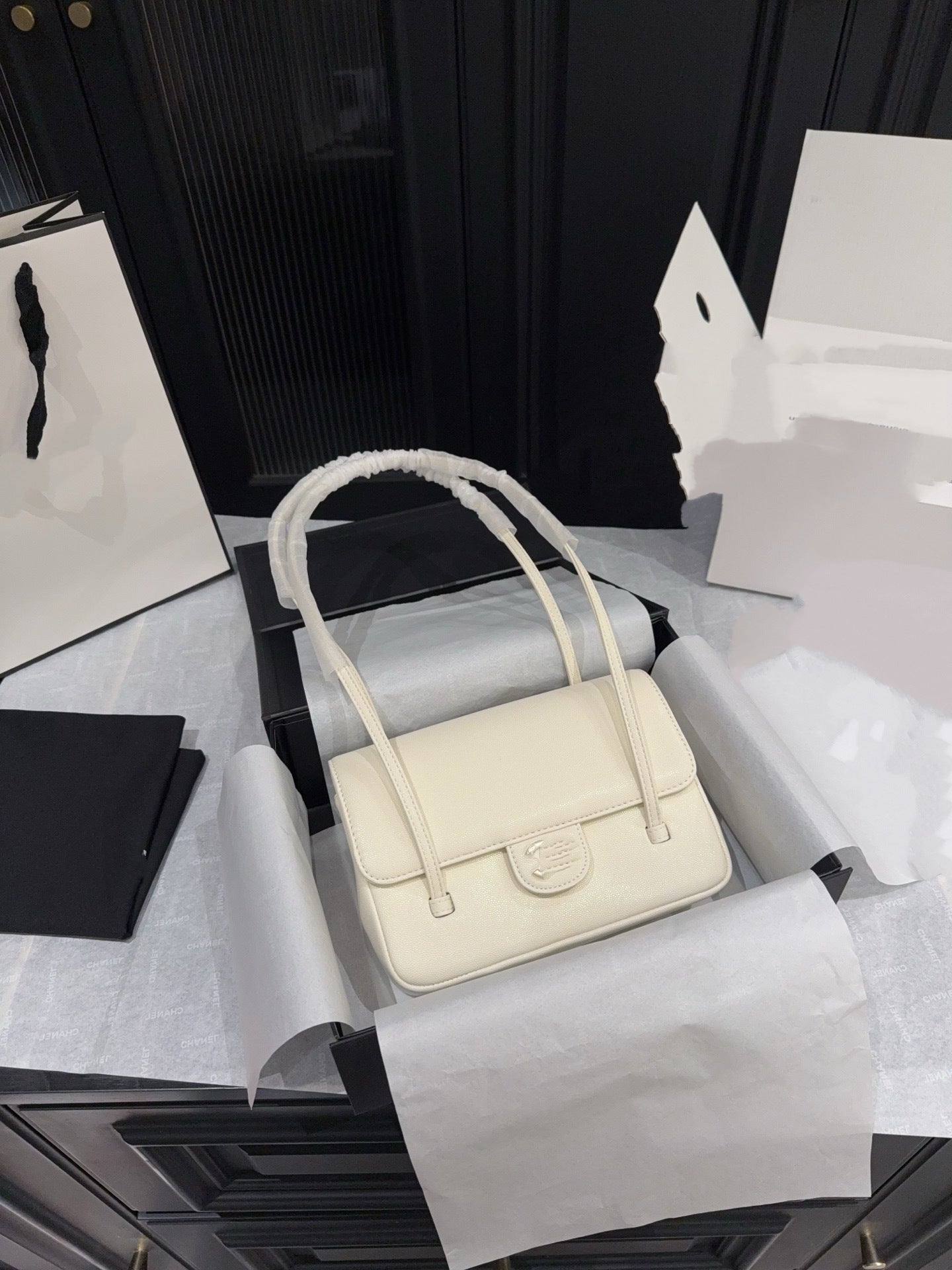 Women's Classic Style Underarm Trendy Fashion Joker Cool Women's Shoulder Bag