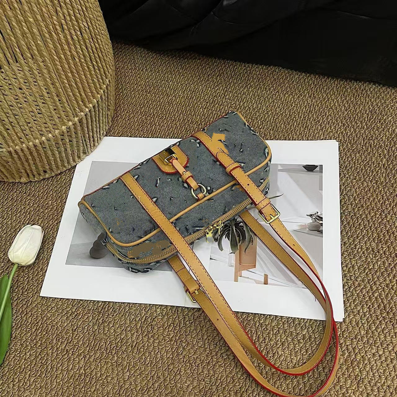 Women's Luxury Presbyopic Fashion High Sense Classic Style Women's Shoulder Bag