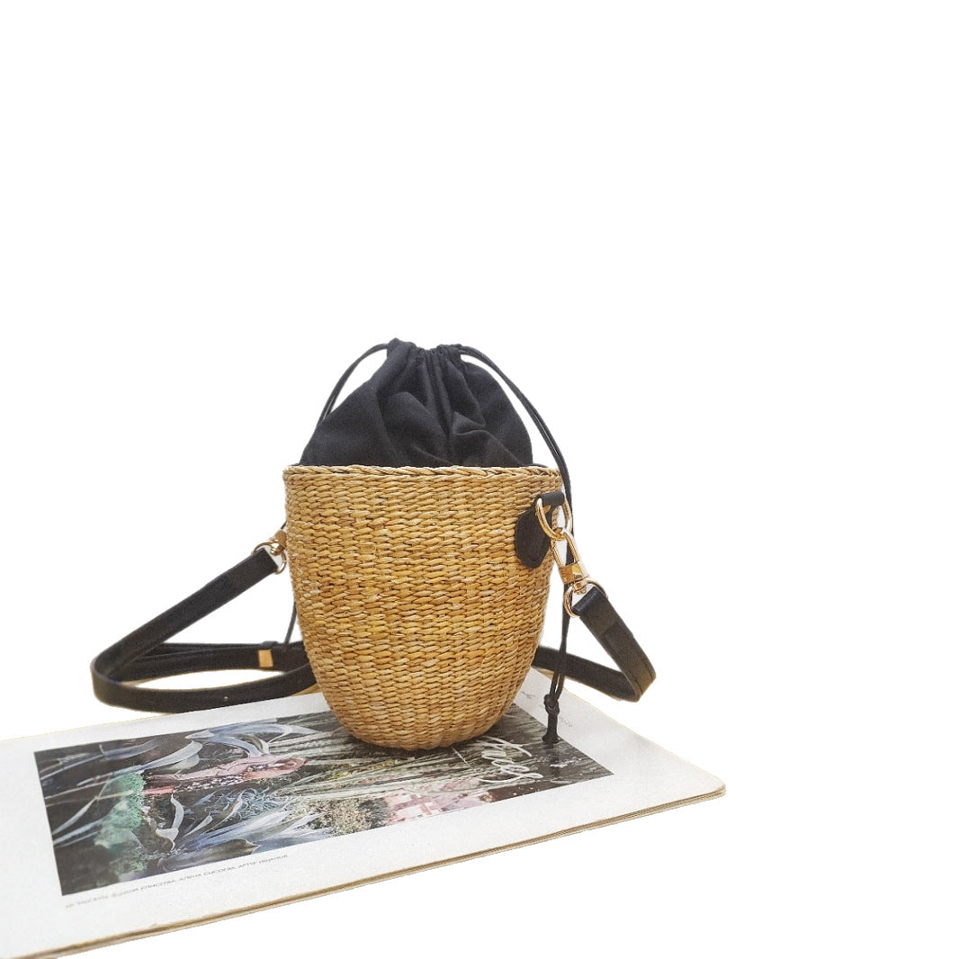 French Yellow Grass Handmade Woven Seaside Vacation Women's Messenger Bag