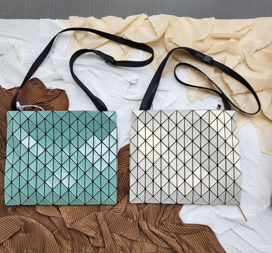 Women's Rhombic Vertical Honeycomb Fashion Metal Diamond Bags