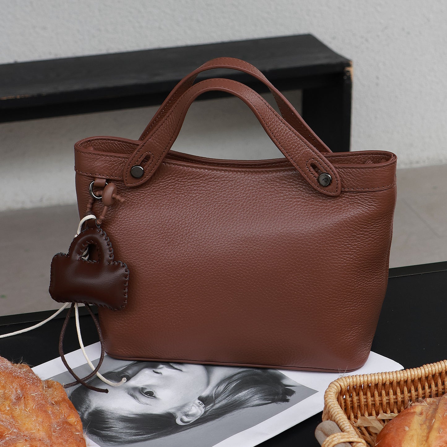 Women's Genuine Leather Mobile Niche Exquisite Lightweight Women's Messenger Bag