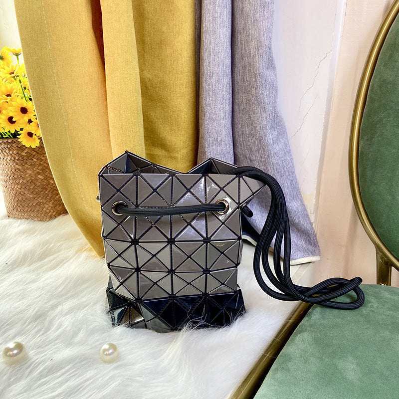 Women's Drawstring Double Stitching Glossy Diamond Plaid Bags