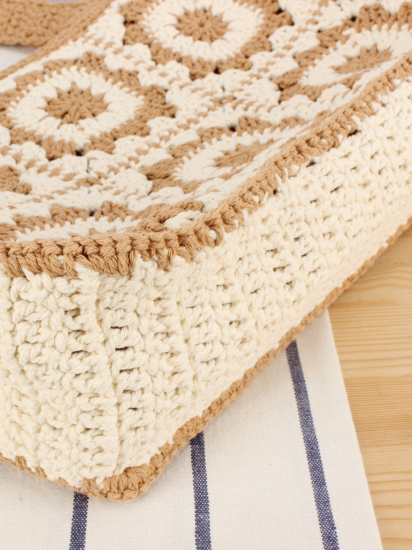 Women's Cotton Thread Mosaic Woven Seaside Holiday Women's Shoulder Bag