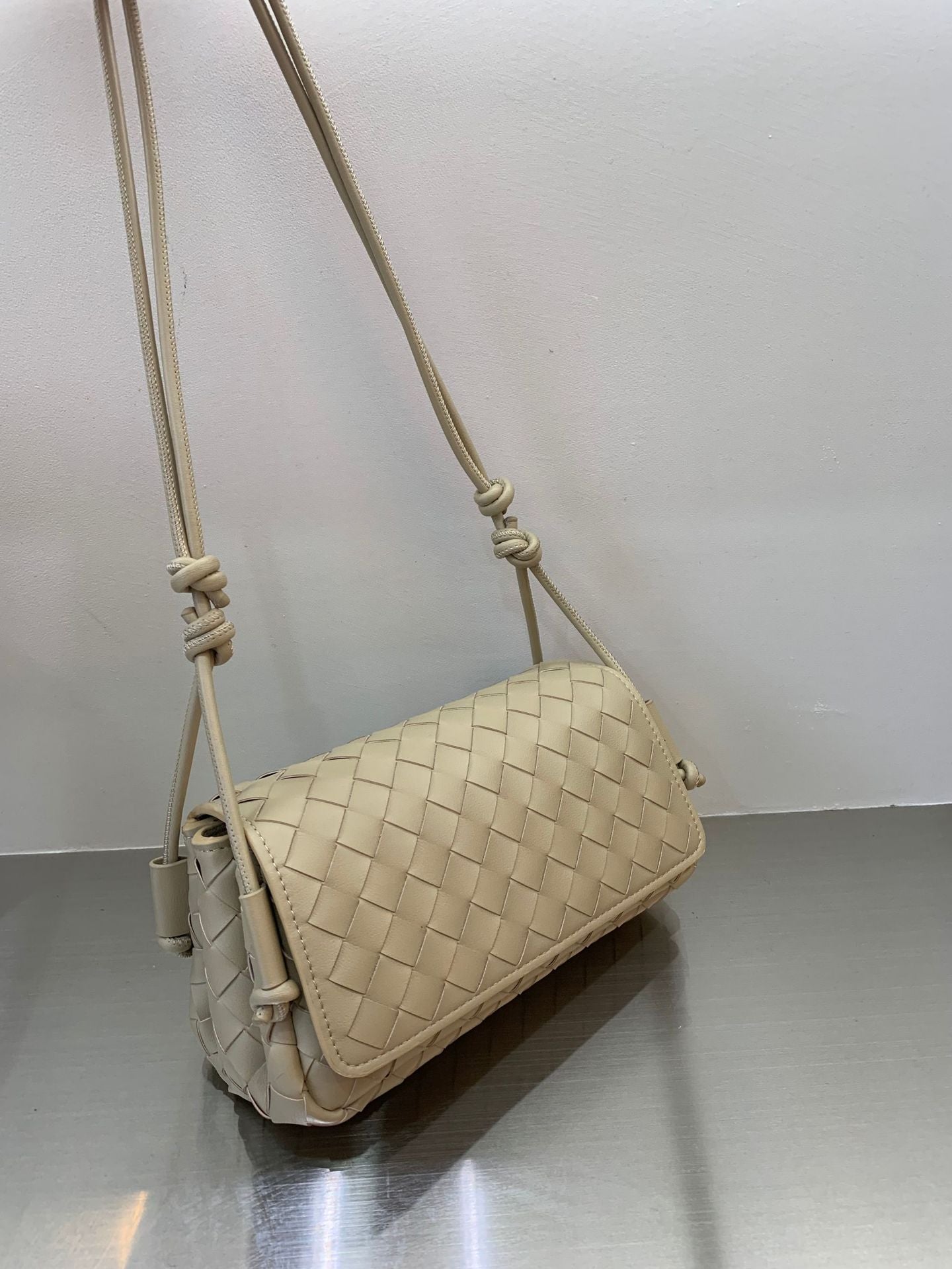 Beautiful Women's Hand-woven Mobile Cowhide Fashion Women's Handbag