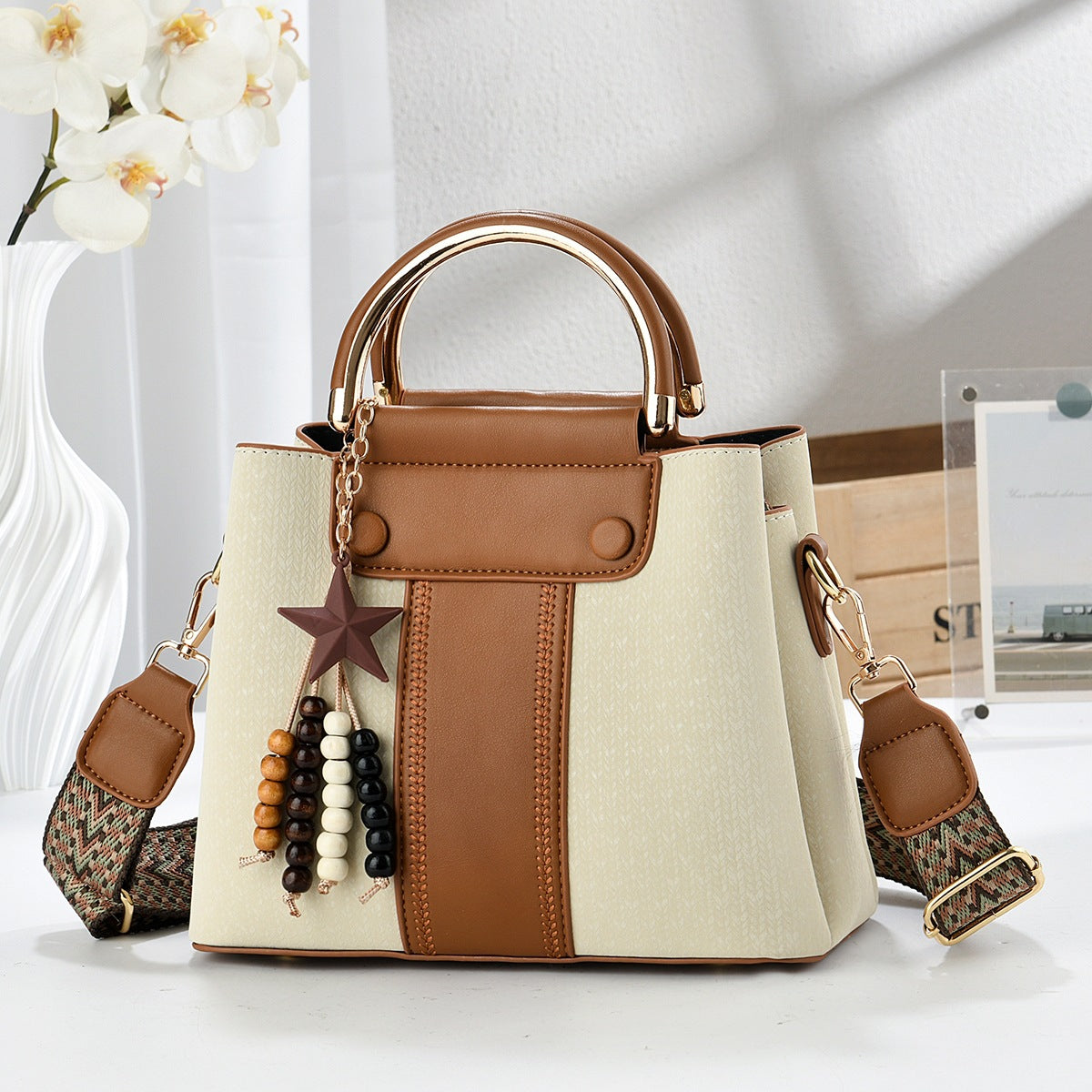 Glamorous Women's Large Capacity Simple Stylish Women's Messenger Bag