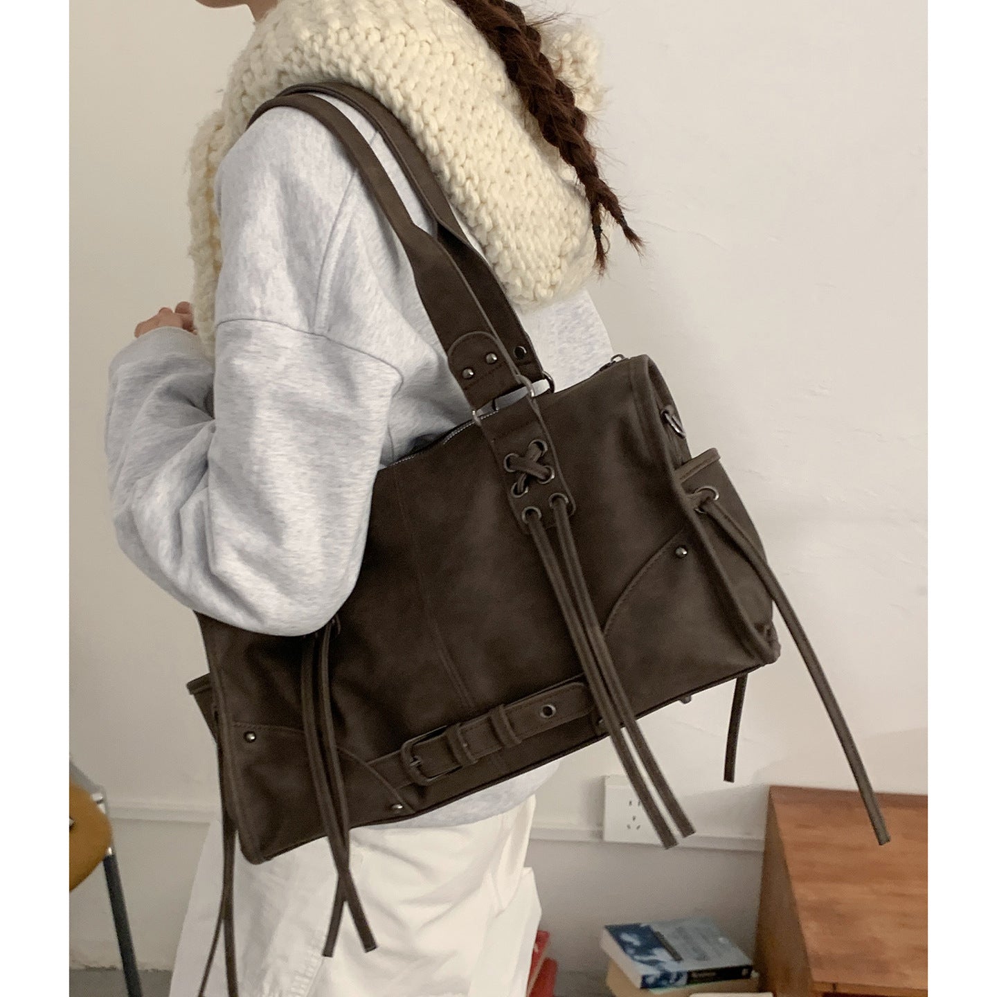 Women's Retro Portable Motorcycle Simple Pillow High-grade Large Capacity Shoulder Bags