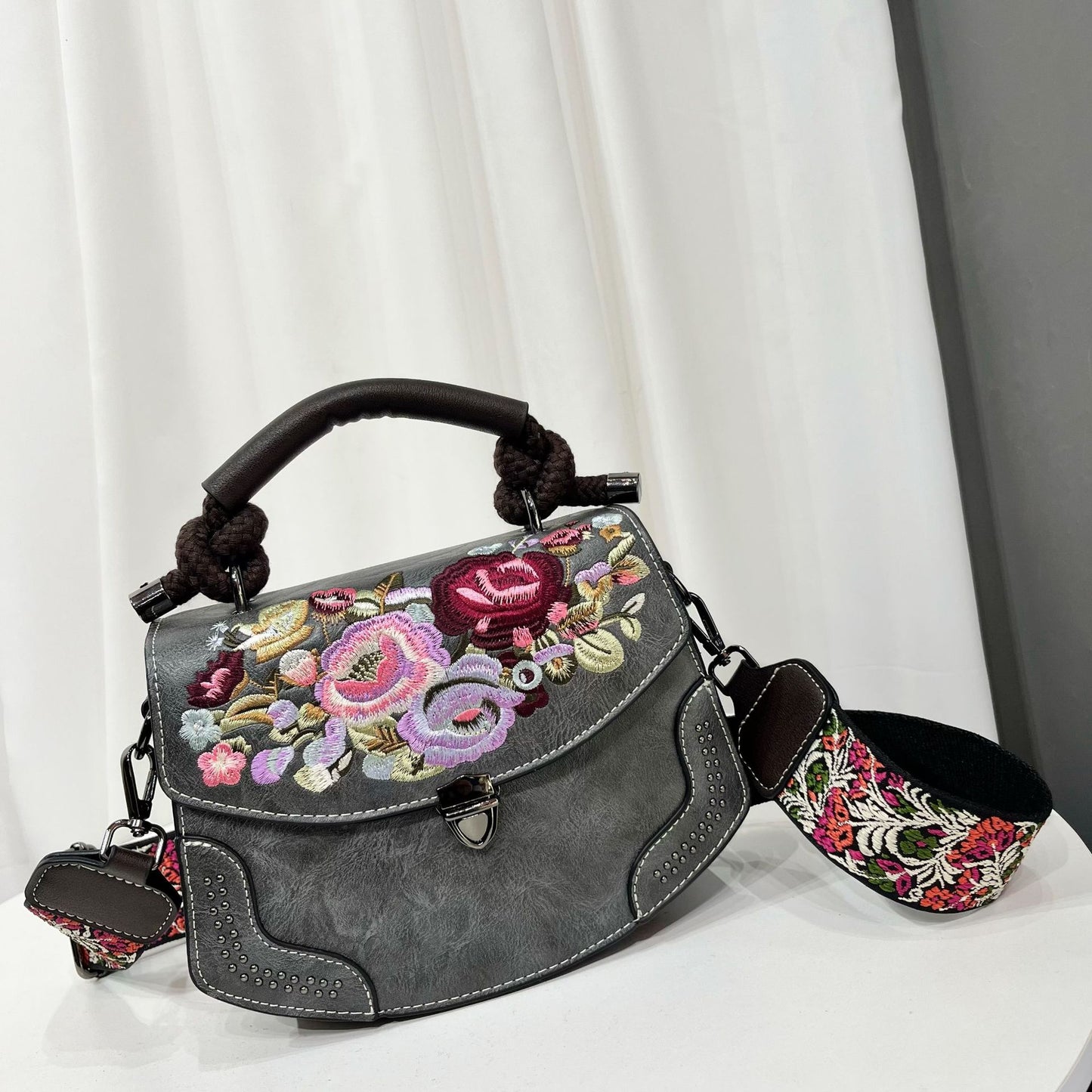 Women's Ethnic Style Embroidery Textured Large Capacity Simple Texture Leisure Women's Handbag
