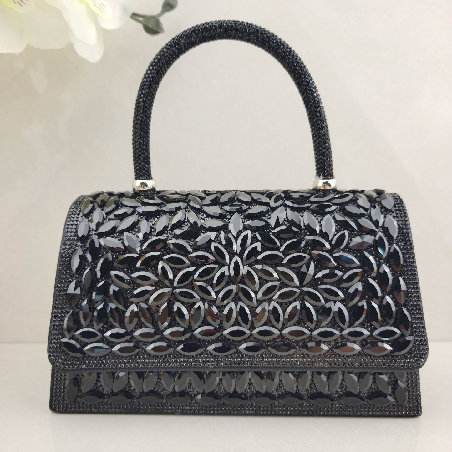 Women's Delicate Diamond Clutch Flap Hand Holding Dinner Bag