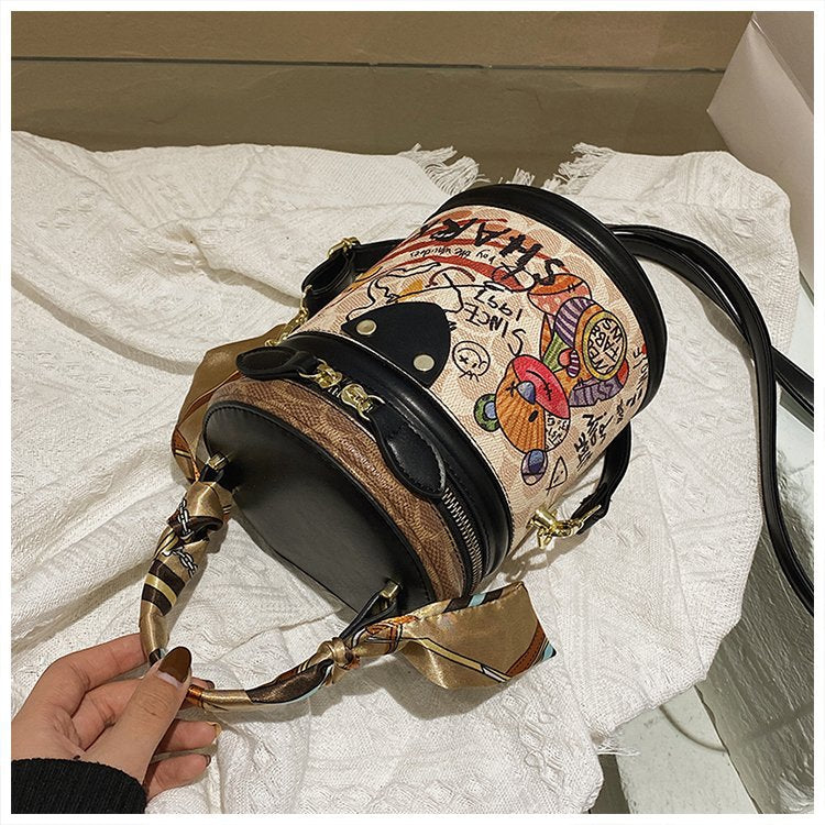 Women's Bear Iti Round Trendy Stylish Textured Women's Shoulder Bag