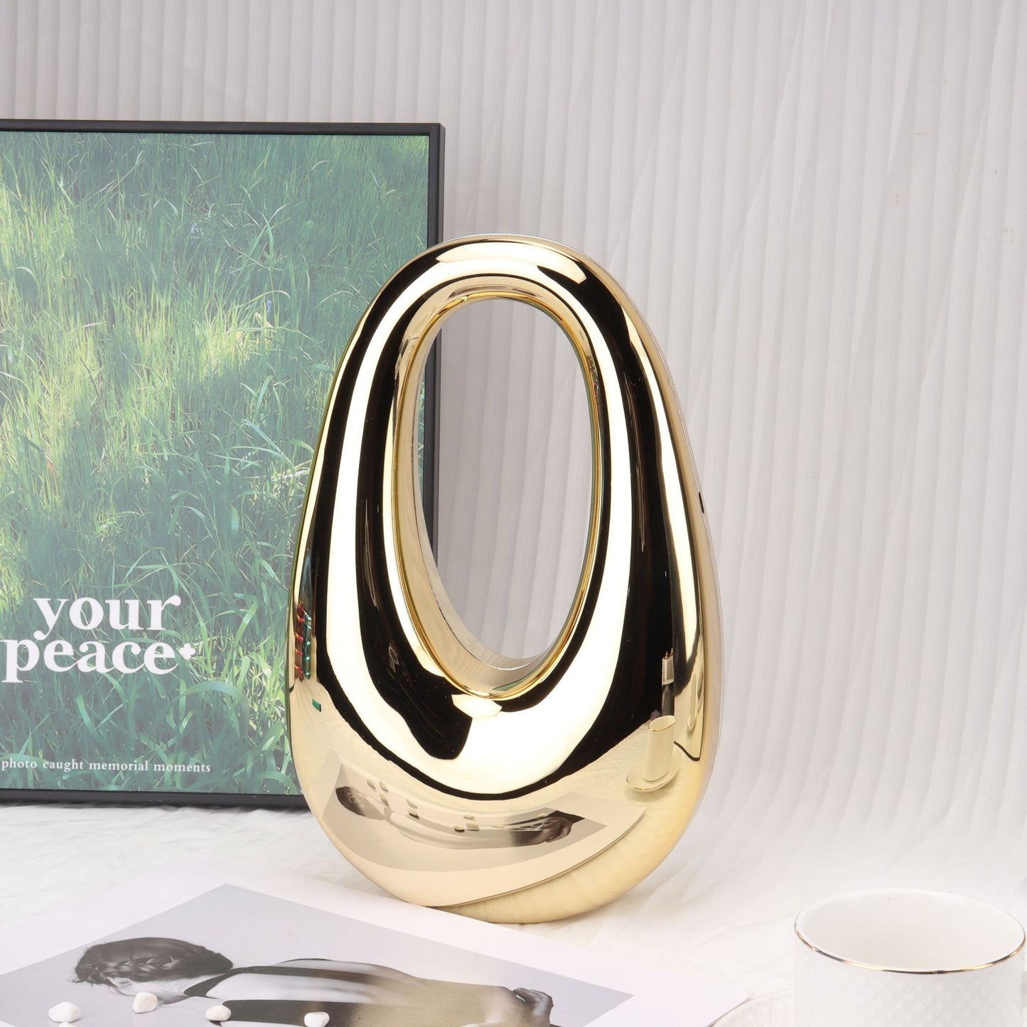 Underarm Oval Hardshell Banquet Metal Chain Dinner Bag