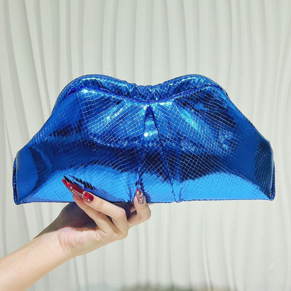 Shiny Fashionable Exquisite Textured Simple Light Dinner Bag