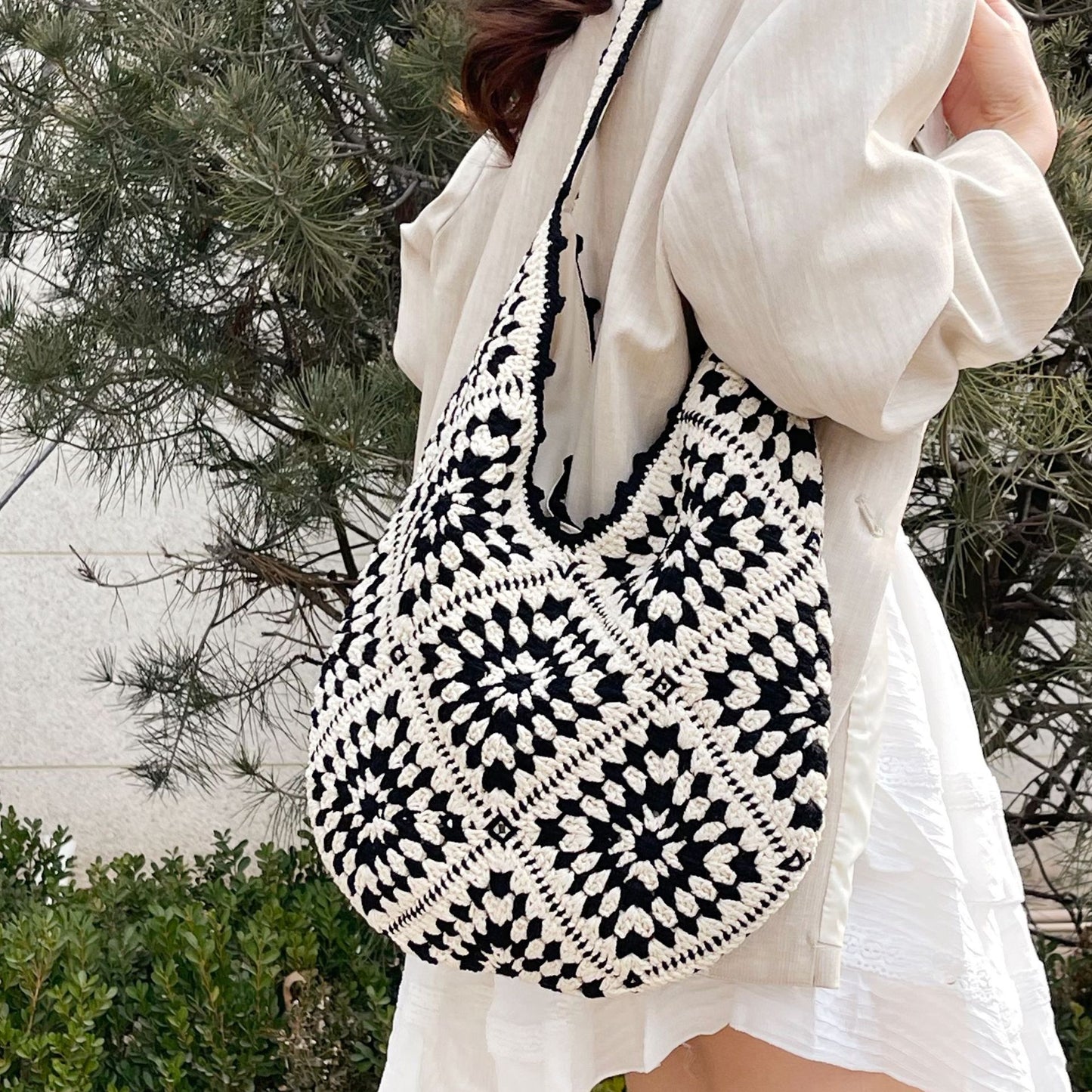Granny Hollow Flower Woven Holiday Straw Tote Bag