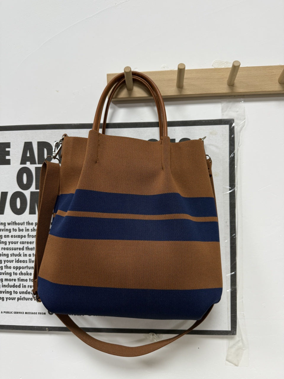 Women's Striped Stitching Flip Detachable Strap Large Capacity Leisure Women's Handbag