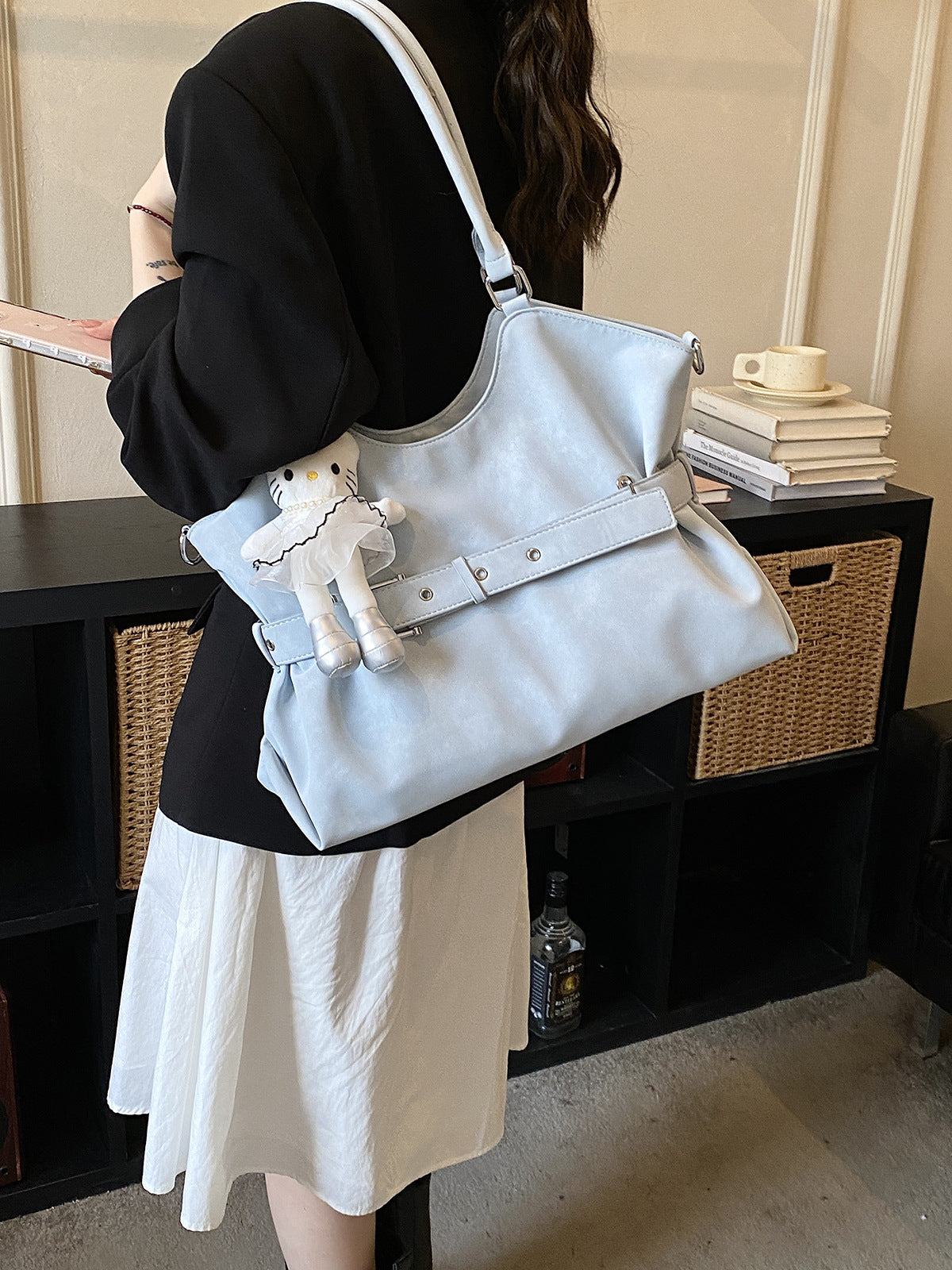 Women's Style Locomotive Large Capacity Fashionable Stylish Women's Shoulder Bag