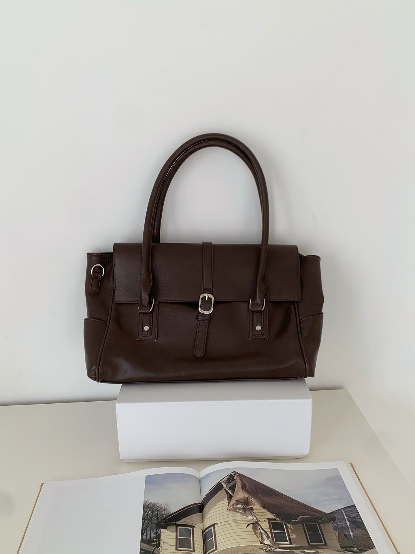 Women's Style Retro Portable Large Capacity Advanced Texture Urban Bags