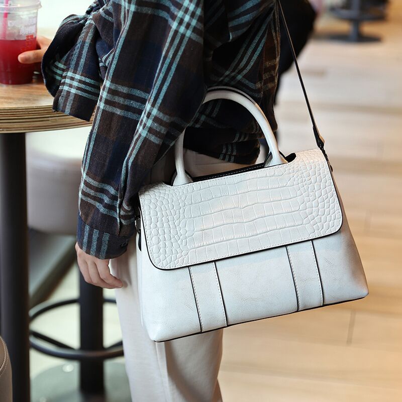 Female Popular Large Capacity Genuine Leather Women's Shoulder Bag
