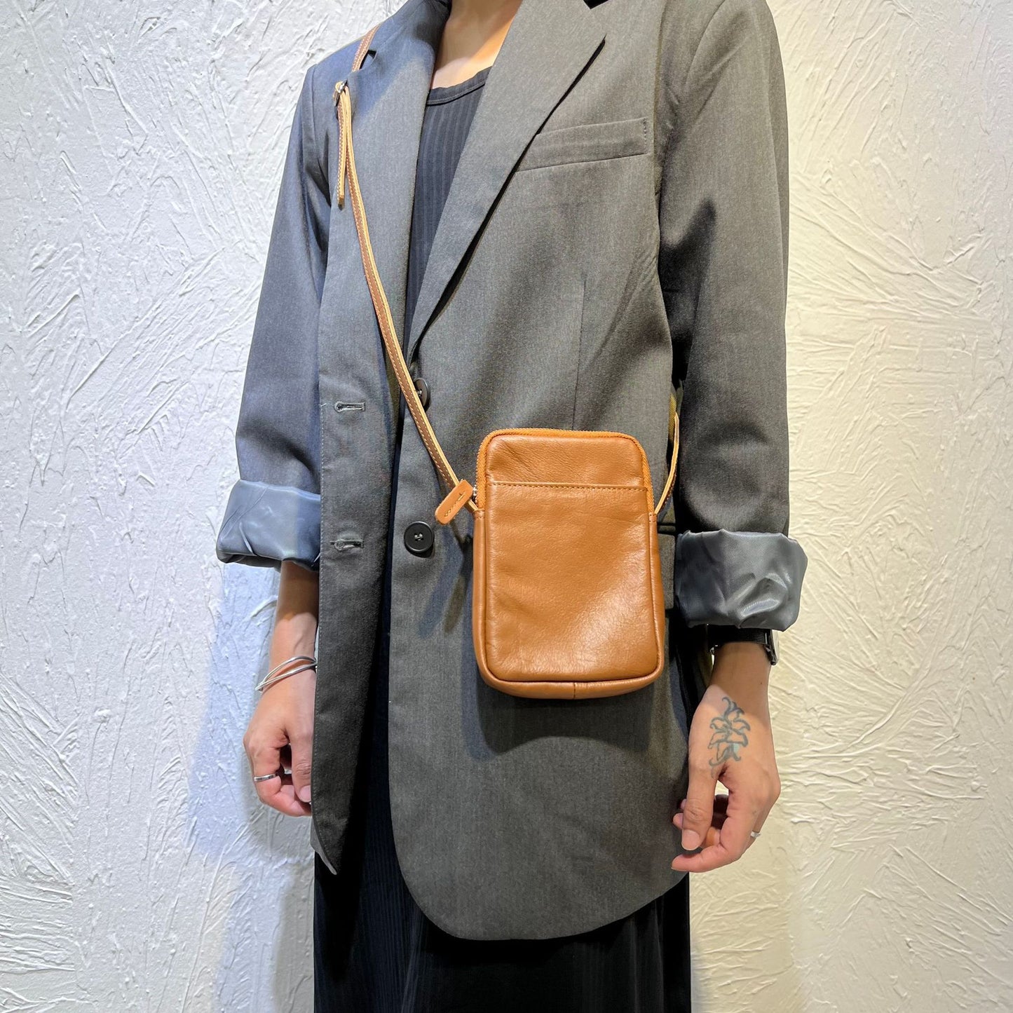 Women's Genuine Leather Handmade First Layer Cowhide Mobile Unisex Shoulder Bags