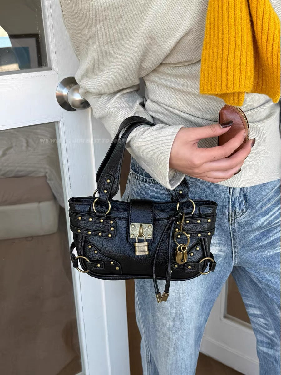 Women's Style Niche Early Sense Rivet Retro Street Motorcycle Women's Messenger Bag