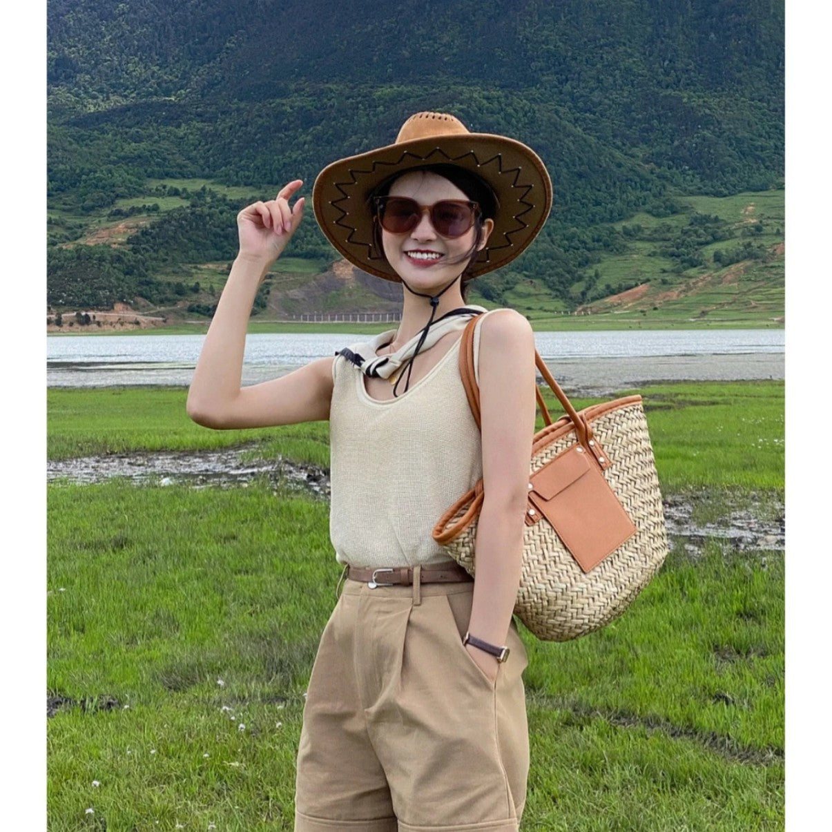 Retro Straw Coffee Color Large Capacity Portable Leather Patchwork Woven Women's Messenger Bag