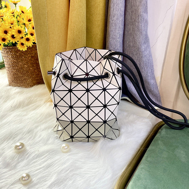 Women's Drawstring Double Stitching Glossy Diamond Plaid Bags