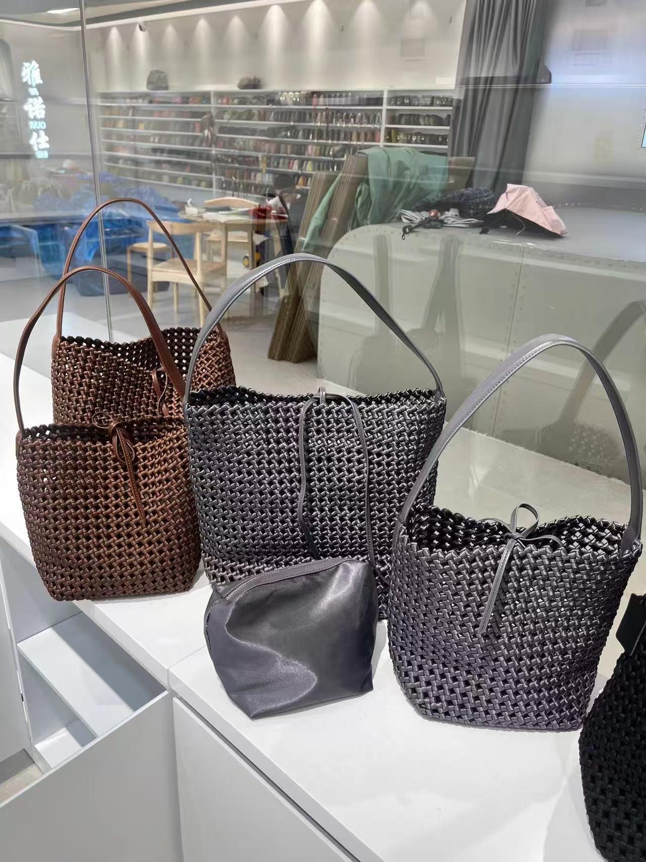 Authentic Leather Hollow Out Hand Holding High-grade Large Capacity Mother Women's Shoulder Bag