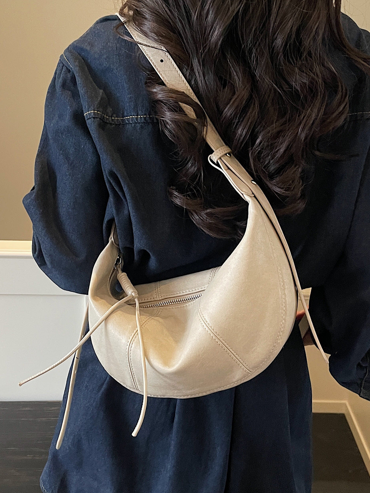 Fashion Best-selling Niche Croissant Commuter Underarm Women's Messenger Bag