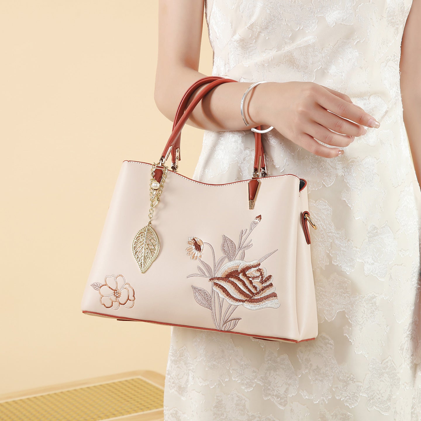 Women's Chinese Style Embroidery Mother's Day Gift Fashion Women's Shoulder Bag