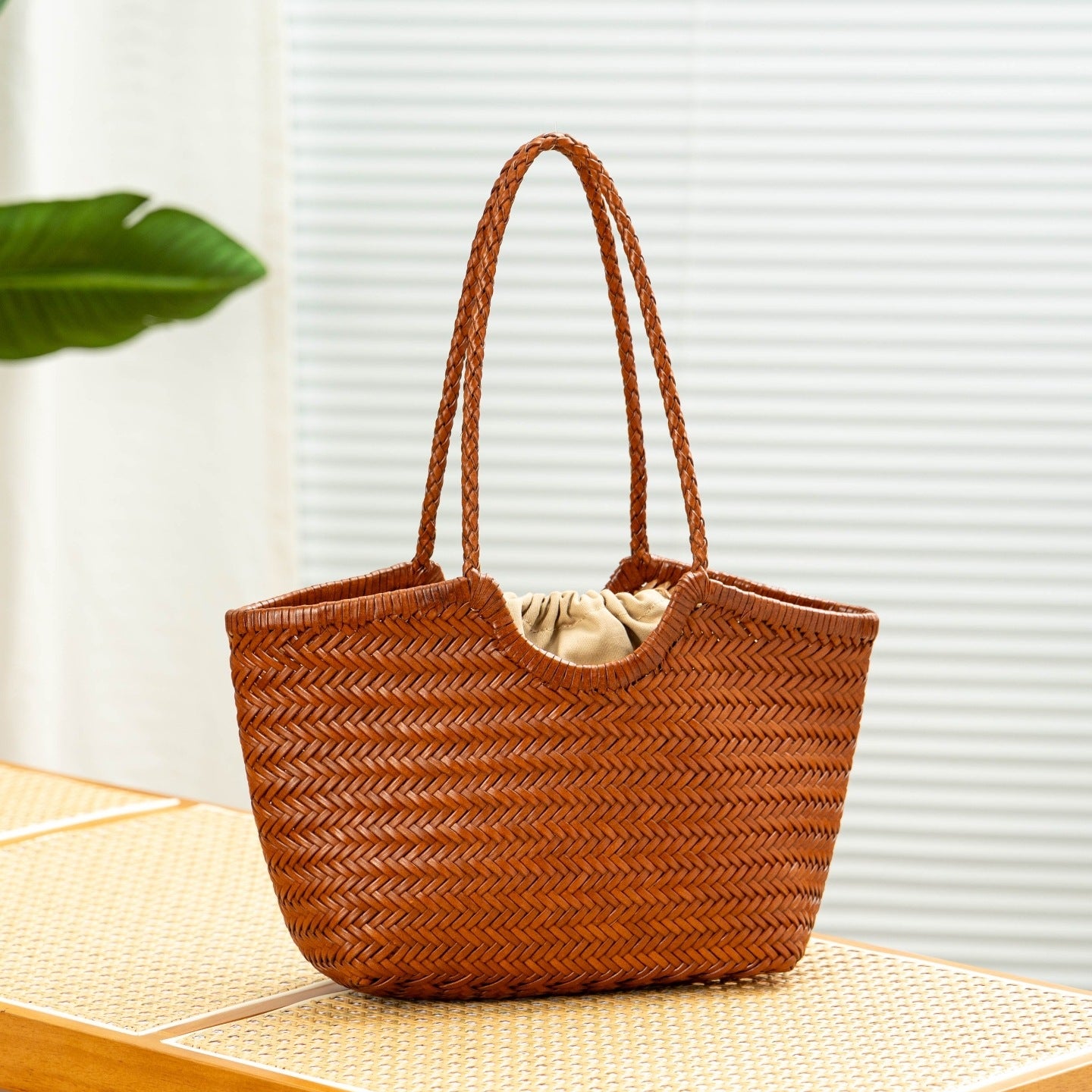Women's Retro Woven Authentic Leather Weave Vegetable Women's Handbag