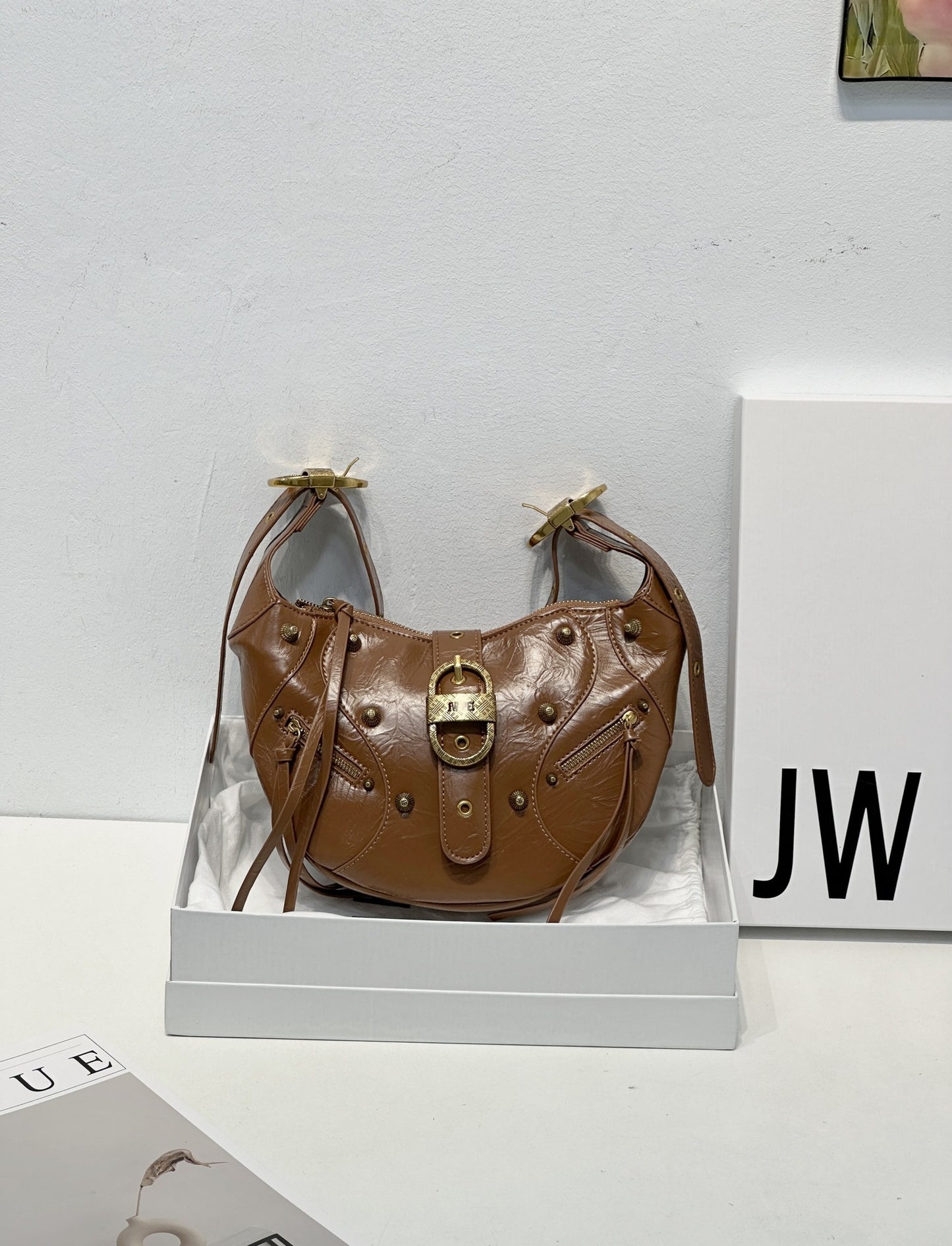Women's High Versatile Quality Underarm Oil Wax Leather Women's Messenger Bag