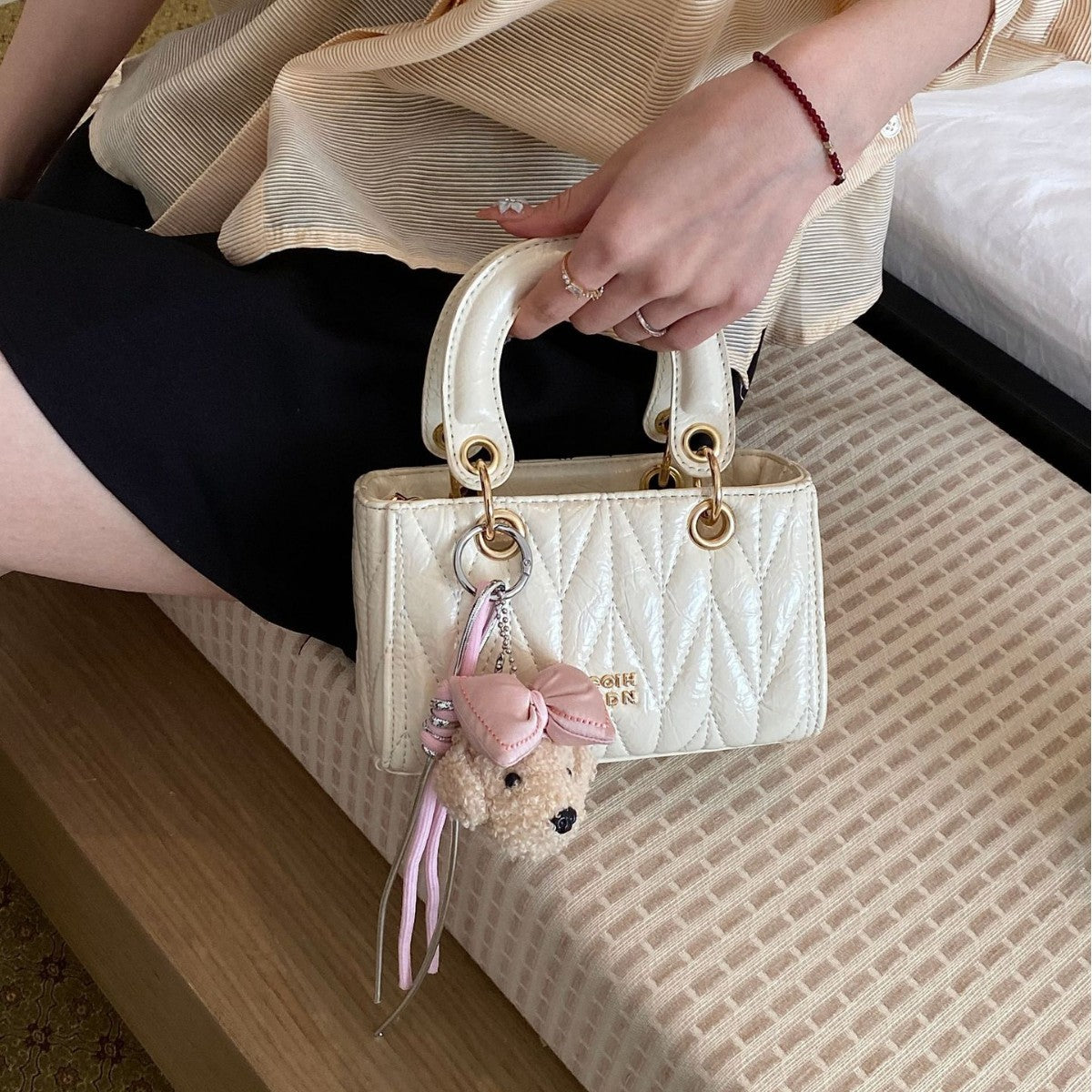 High-grade Diamond Embroidery Thread Silk Scarf Classic Style Cross Body Small Square Bag
