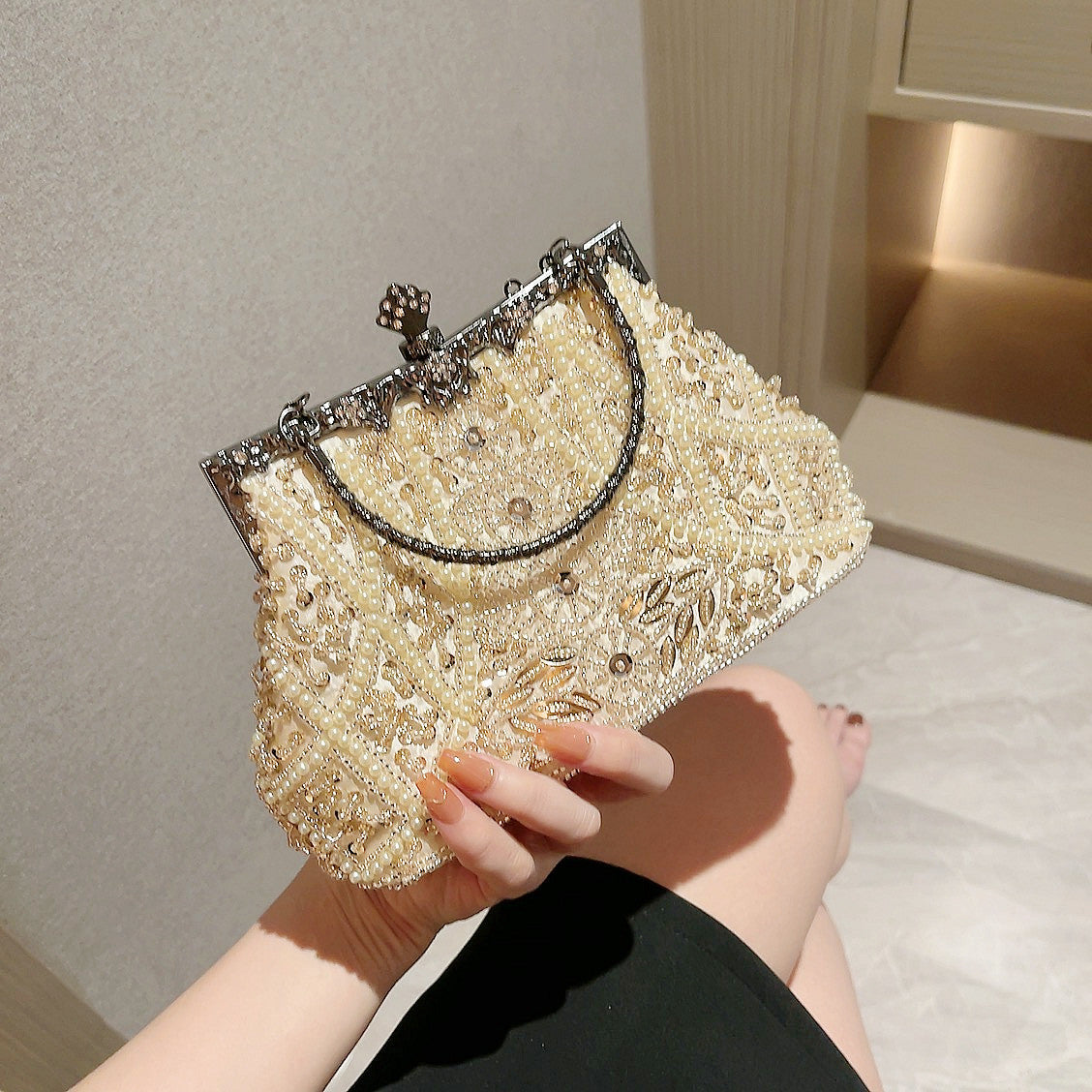 Women's Heavy Handmade Pearl Embroidery Clutch With Dress Fashionable Dinner Bag