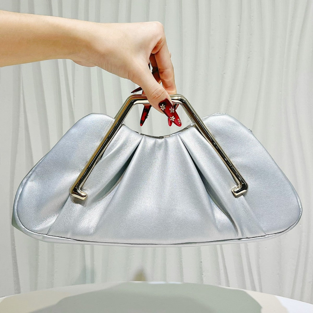 Innovative Women's Fashion Pleated Niche Clutch Dinner Bag