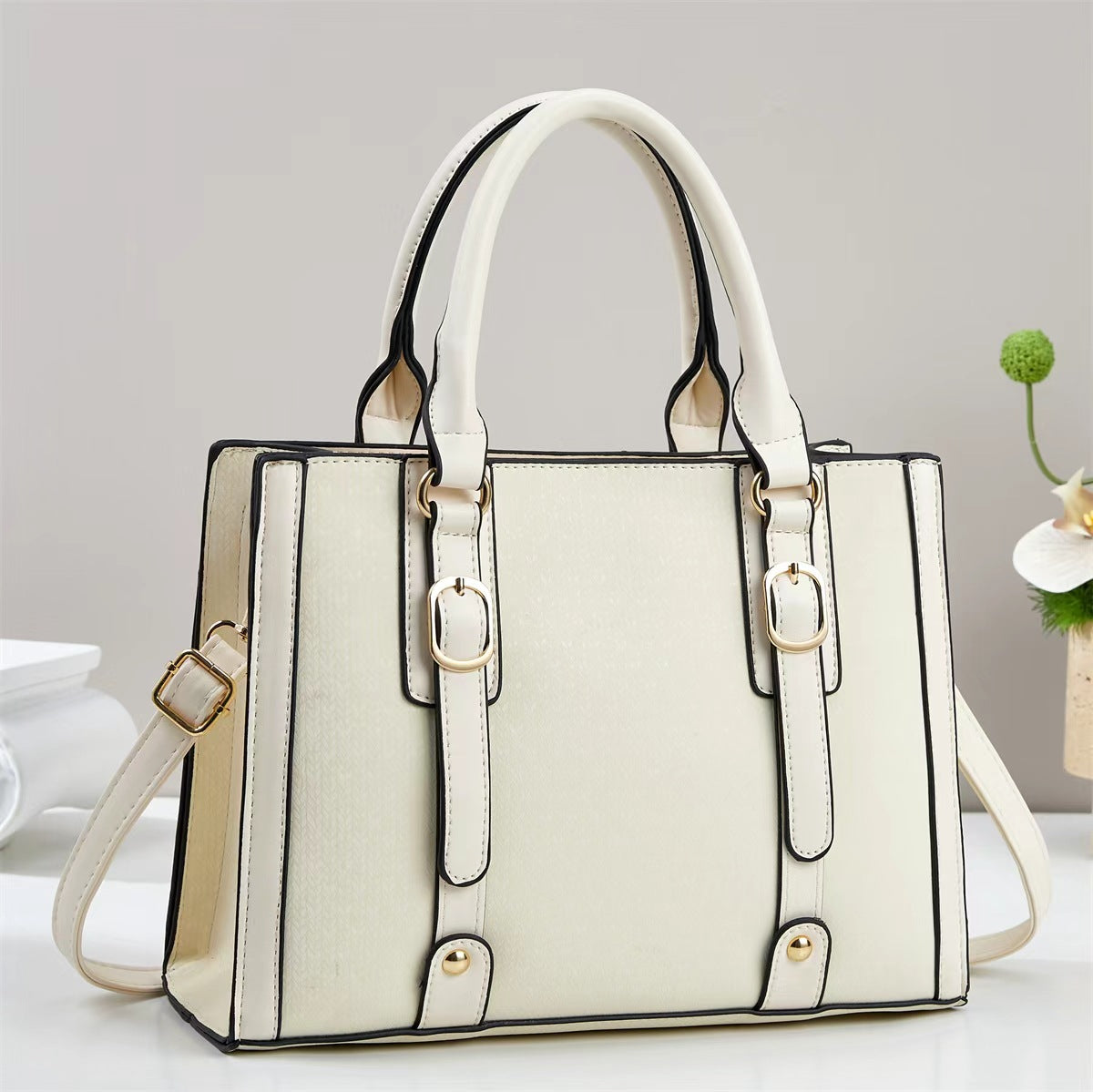 Women's Retro Fashion Leisure Commute Large Capacity Handbags