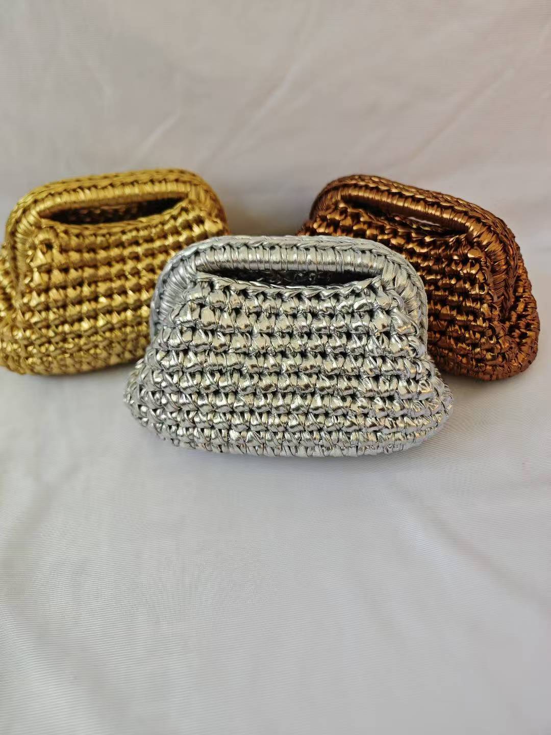 Women's Hand-woven Chain Mini Style Metallic Cloth Women's Handbag