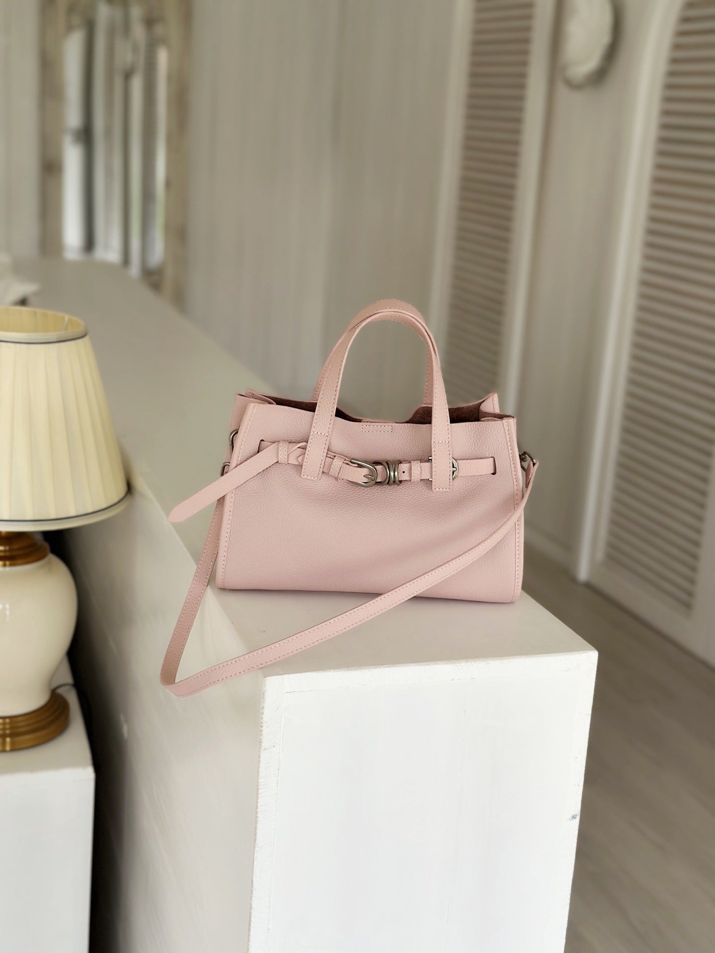 Women's Genuine Leather Commuter Design Large Capacity Tote Bag