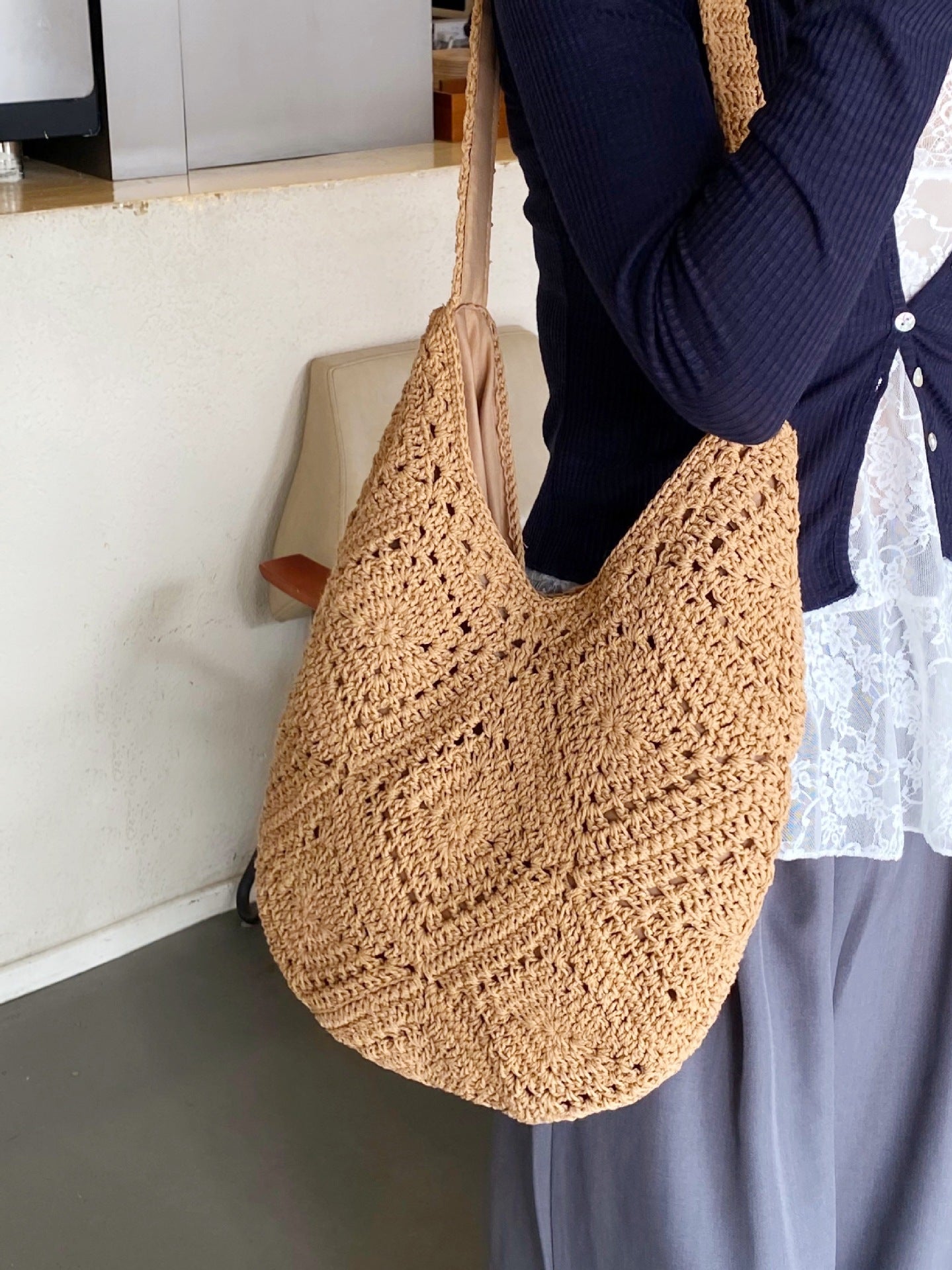 Granny Hollow Flower Woven Holiday Straw Tote Bag
