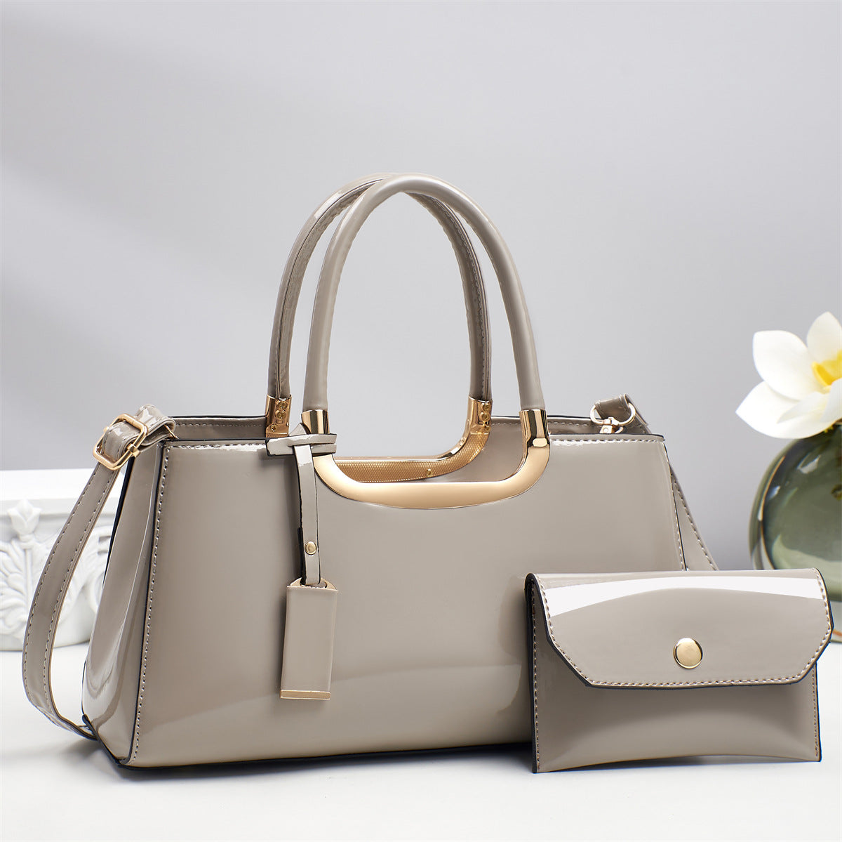 Women's Large Capacity Textured Bright Leather Light Women's Handbag