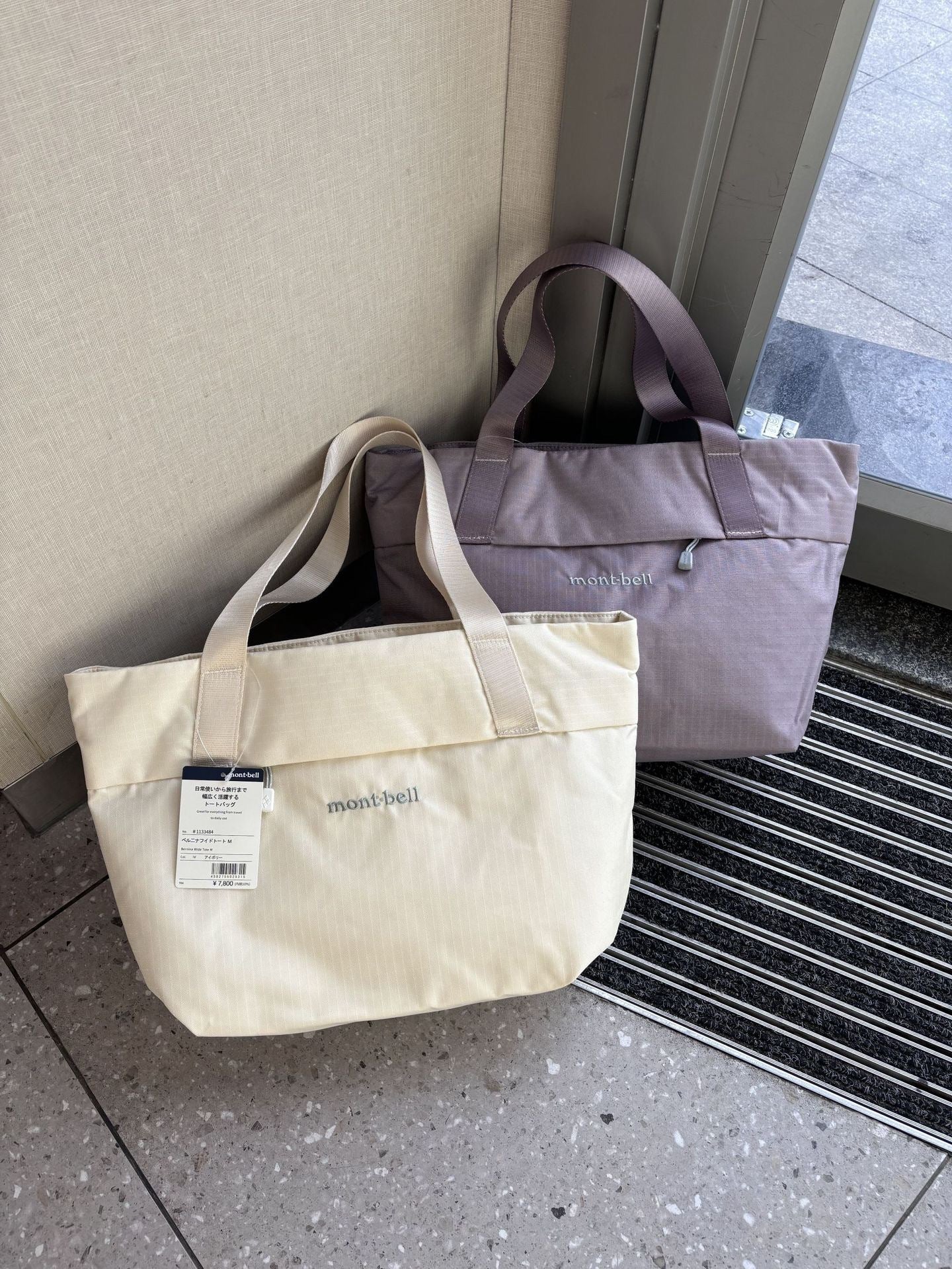 Women's & Men's Beautiful Waterproof Large Capacity Portable Commuter Women's Handbag
