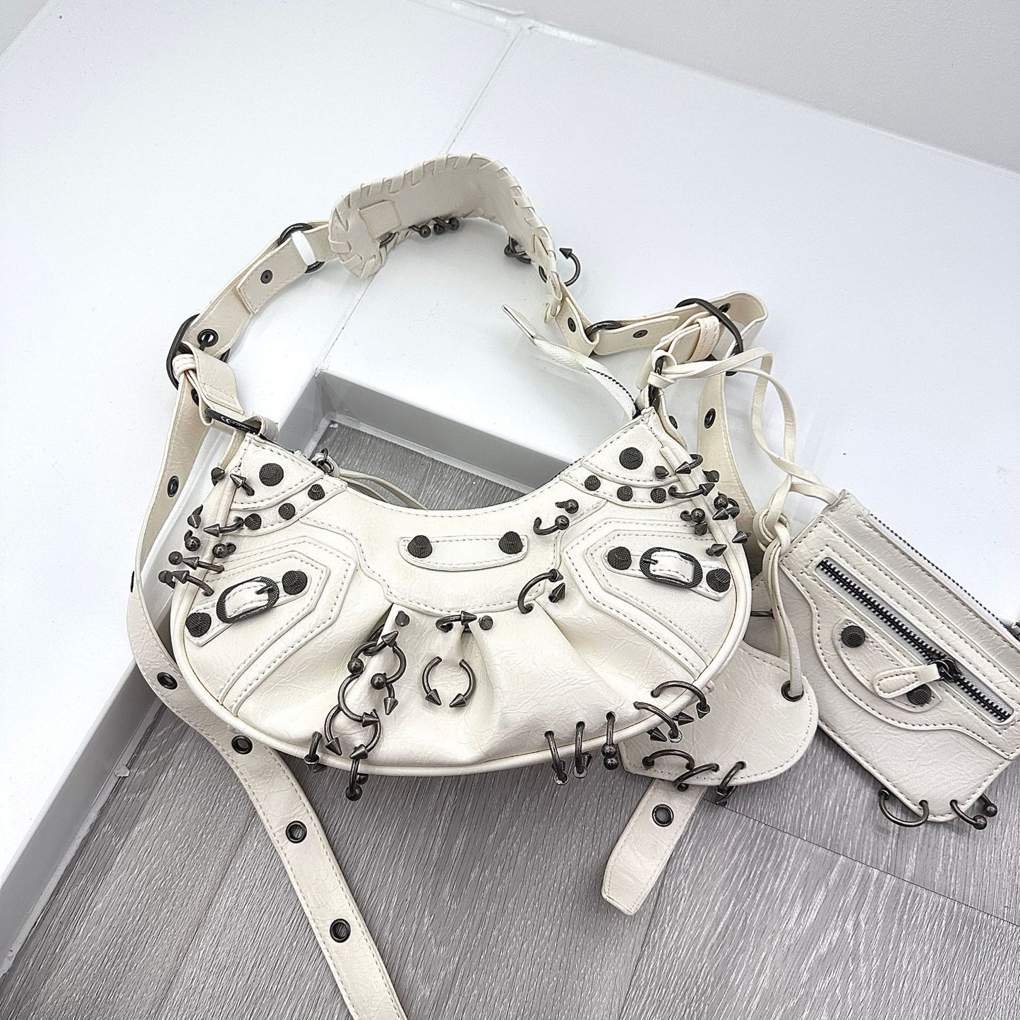 Perforated Light Luxury Selenodont Texture French Style Underarm Women's Messenger Bag
