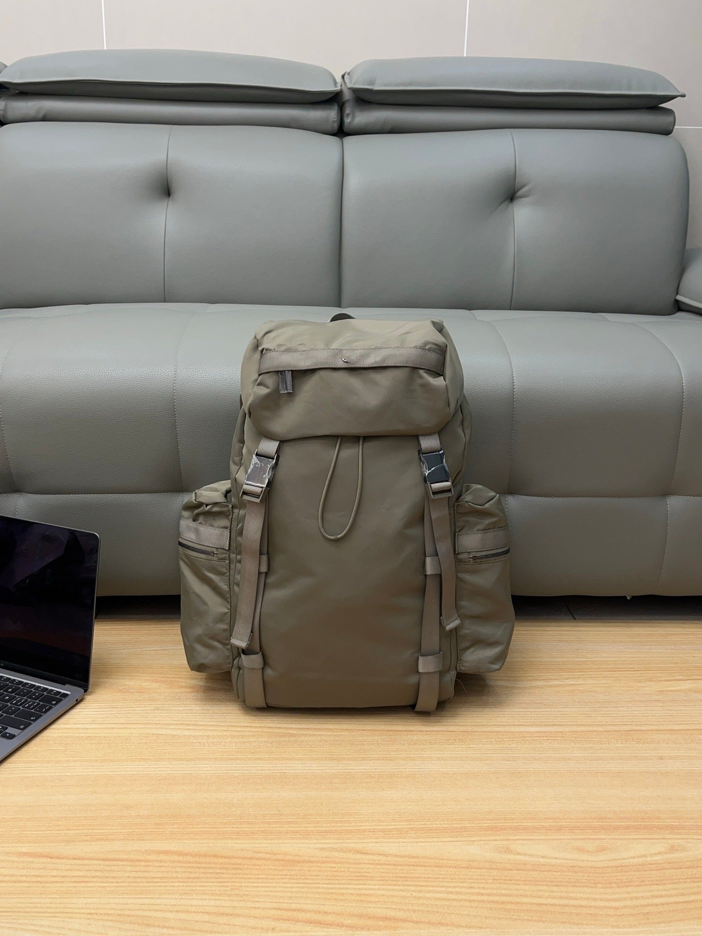 Beautiful High Quality Large Capacity Computer Leisure Backpack