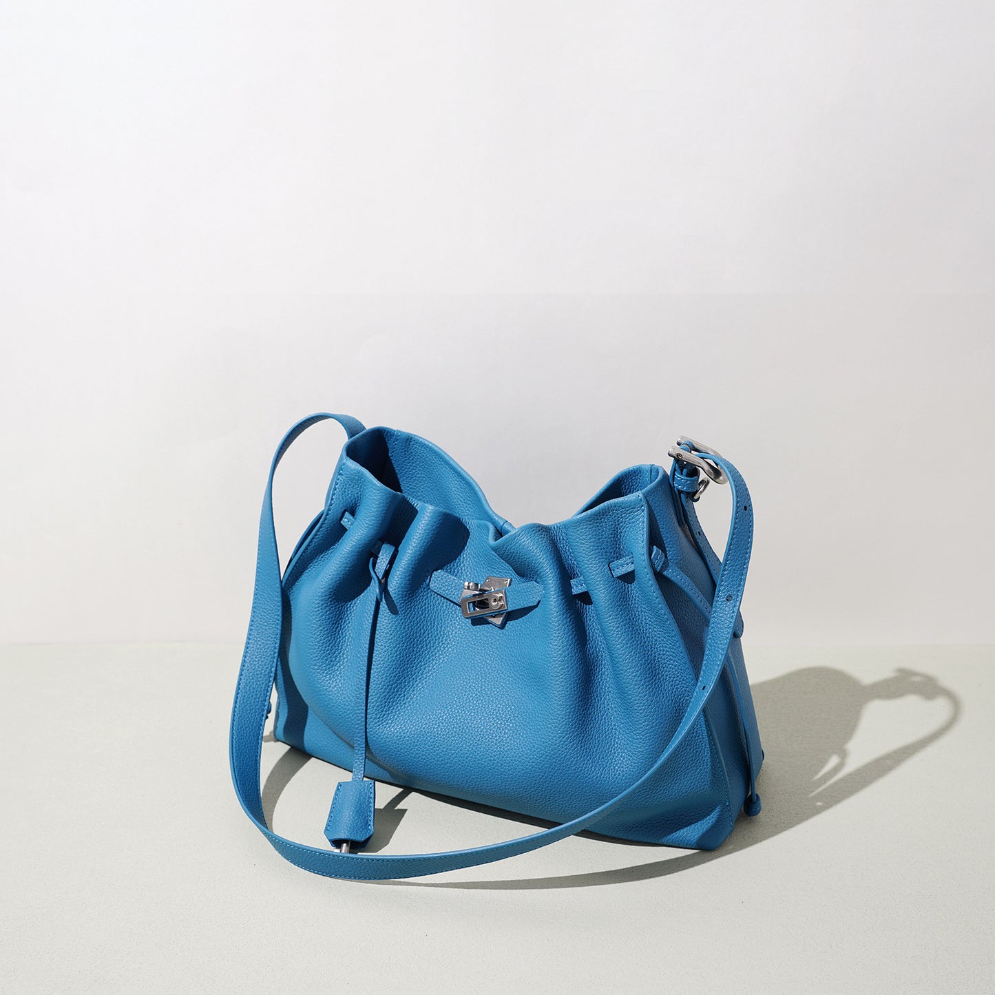Kelly Leather Commute Minimalist Versatile Pleated Drawstring Women's Shoulder Bag