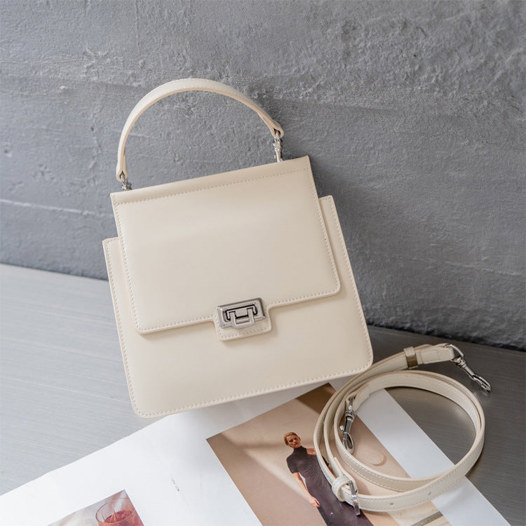 Women's Retro Stylish Good Texture Daily Outing Hand Handbags