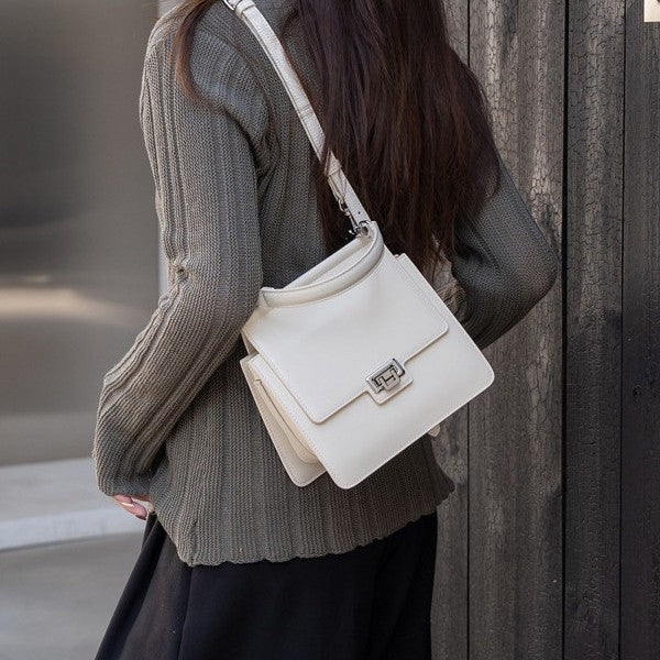 Women's Retro Stylish Good Texture Daily Outing Hand Handbags