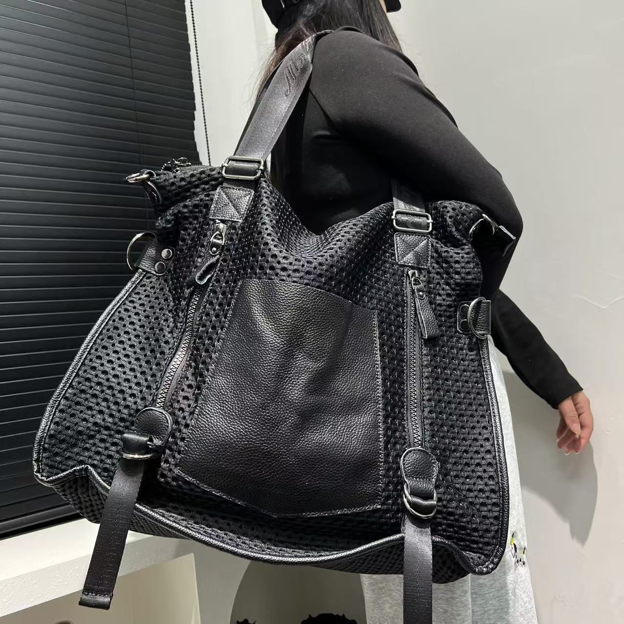 Retro Mesh Stitching Leather Large Capacity Leisure Bags