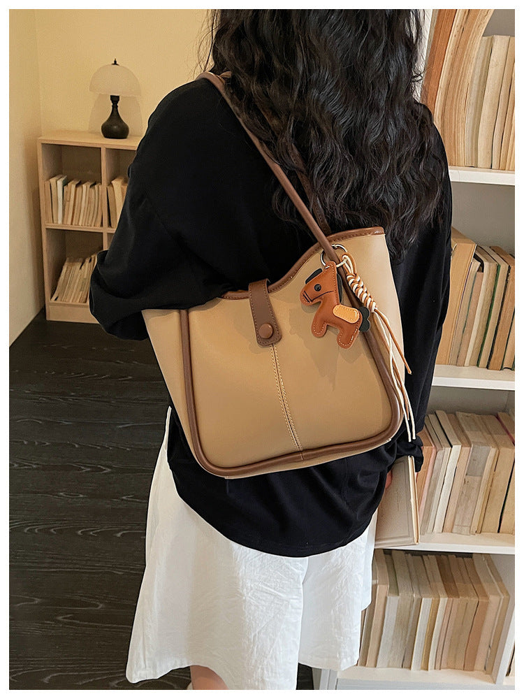 Women's High Texture Popular Retro Large Capacity Commute Bucket Bags