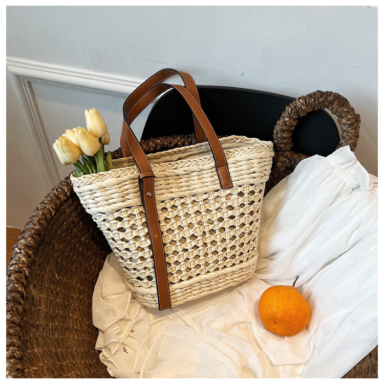Women's Large Capacity Straw Woven Hollow French Retro Seaside Vacation Women's Shoulder Bag